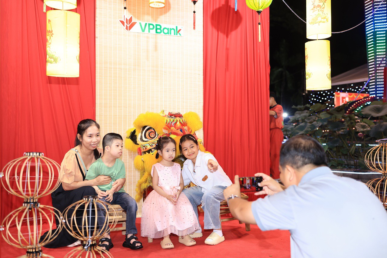 “Cháy phòng”, “cháy vé”, “cháy phố”: Đồng Tháp bùng nổ lễ hội VPBank Đất Sen Hồng Music Marathon 2025 - 2