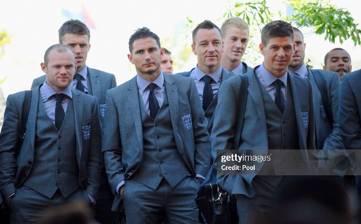 Steven Gerrard bóc trần nội bộ tuyển Anh thời “thế hệ vàng” - 1