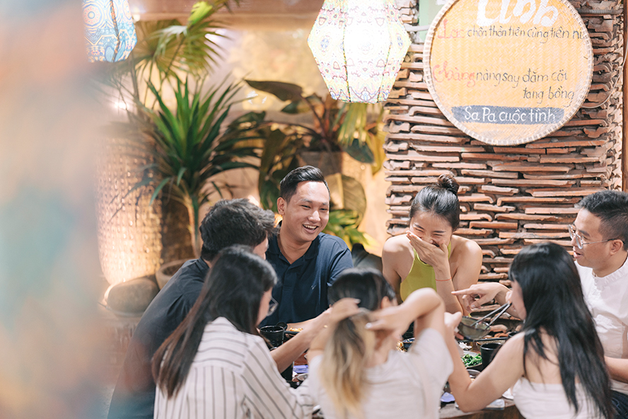 “Rủ nhau” check-in với trang phục dân tộc hoàn toàn miễn phí tại nhà hàng Chợ Tình Sapa ở Hà Nội - 5