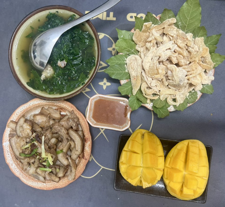 Những mâm cơm bình dị, ấm cúng khiến ai đi xa cũng nhớ nhà - 20
