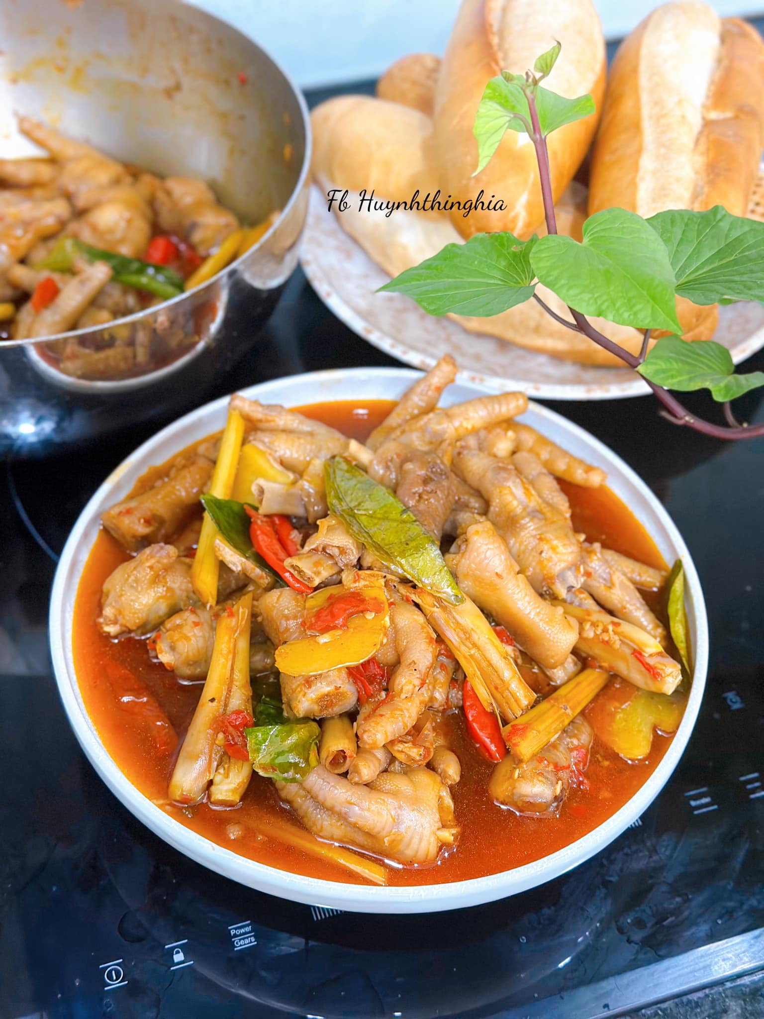 Chân gà xào cay theo công thức này ăn kèm bánh mì ngon miễn chê - 1