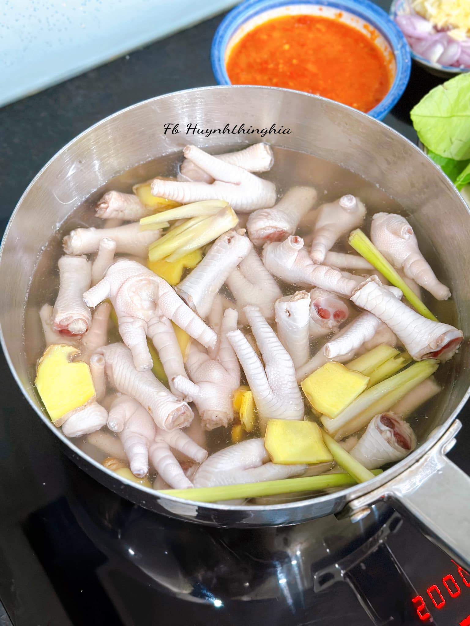 Chân gà xào cay theo công thức này ăn kèm bánh mì ngon miễn chê - 3