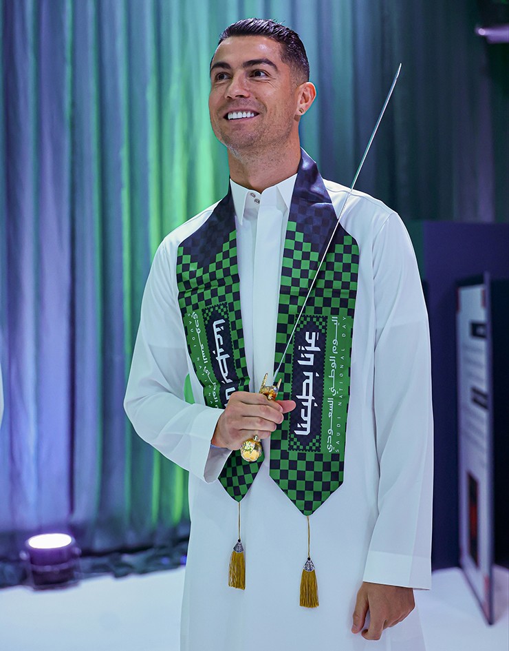 Tỷ phú bóng đá Ronaldo và nỗi ám ảnh sợ bị...hói đầu - 2