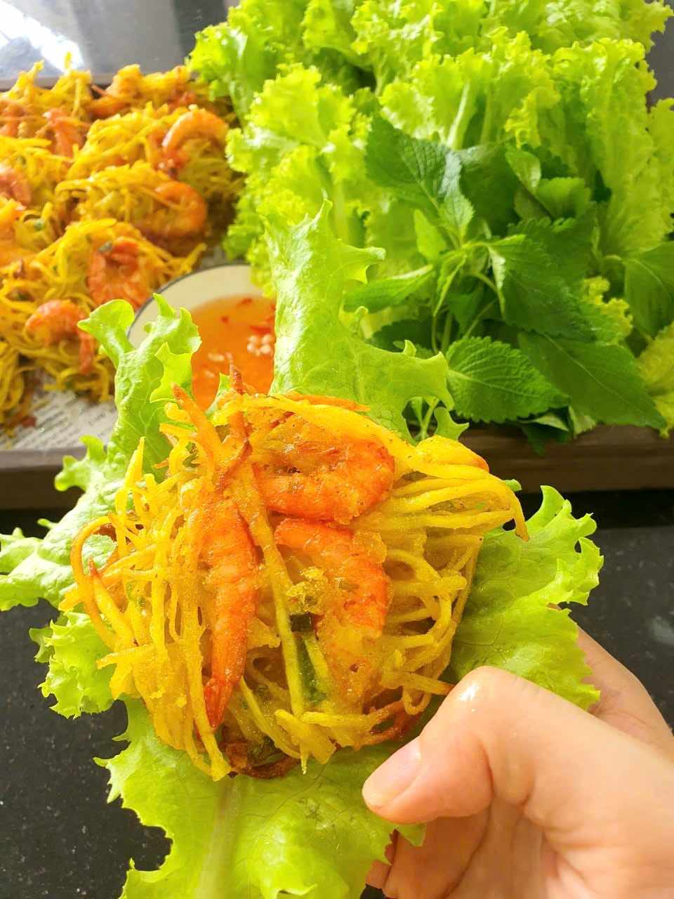 Cách làm bánh tôm khoai lang giòn rụm, bùi béo siêu ngon - 5