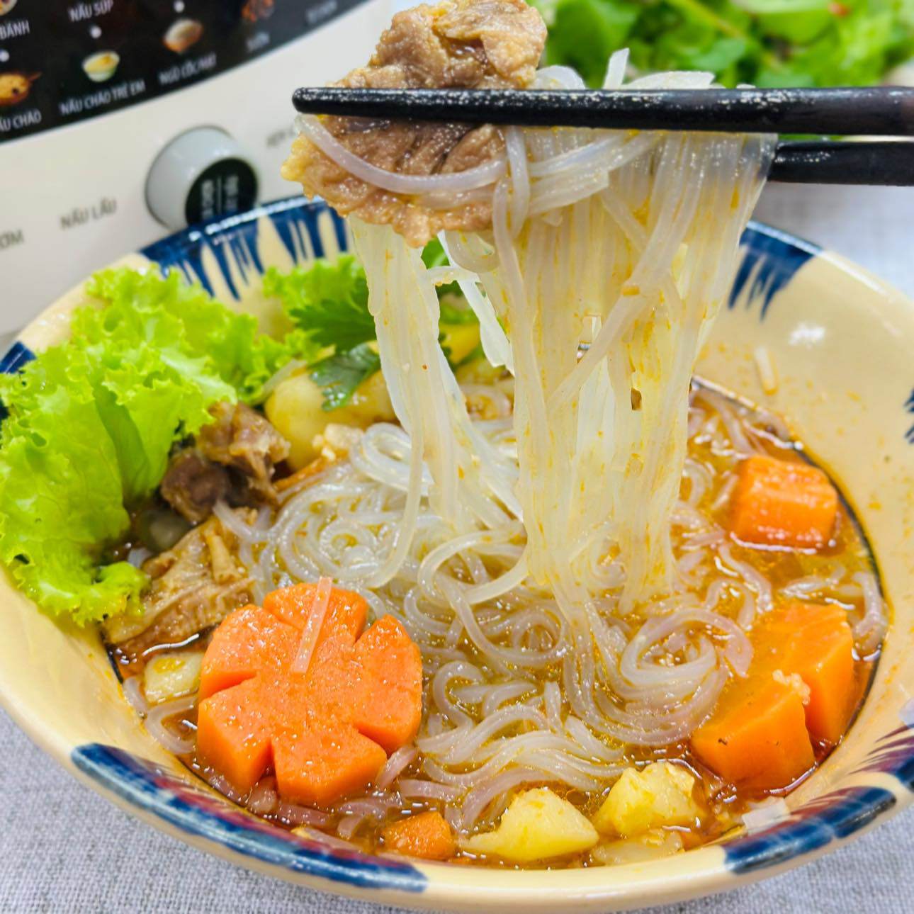 Công thức đơn giản làm hủ tiếu bò kho ngon hơn ngoài tiệm - 7