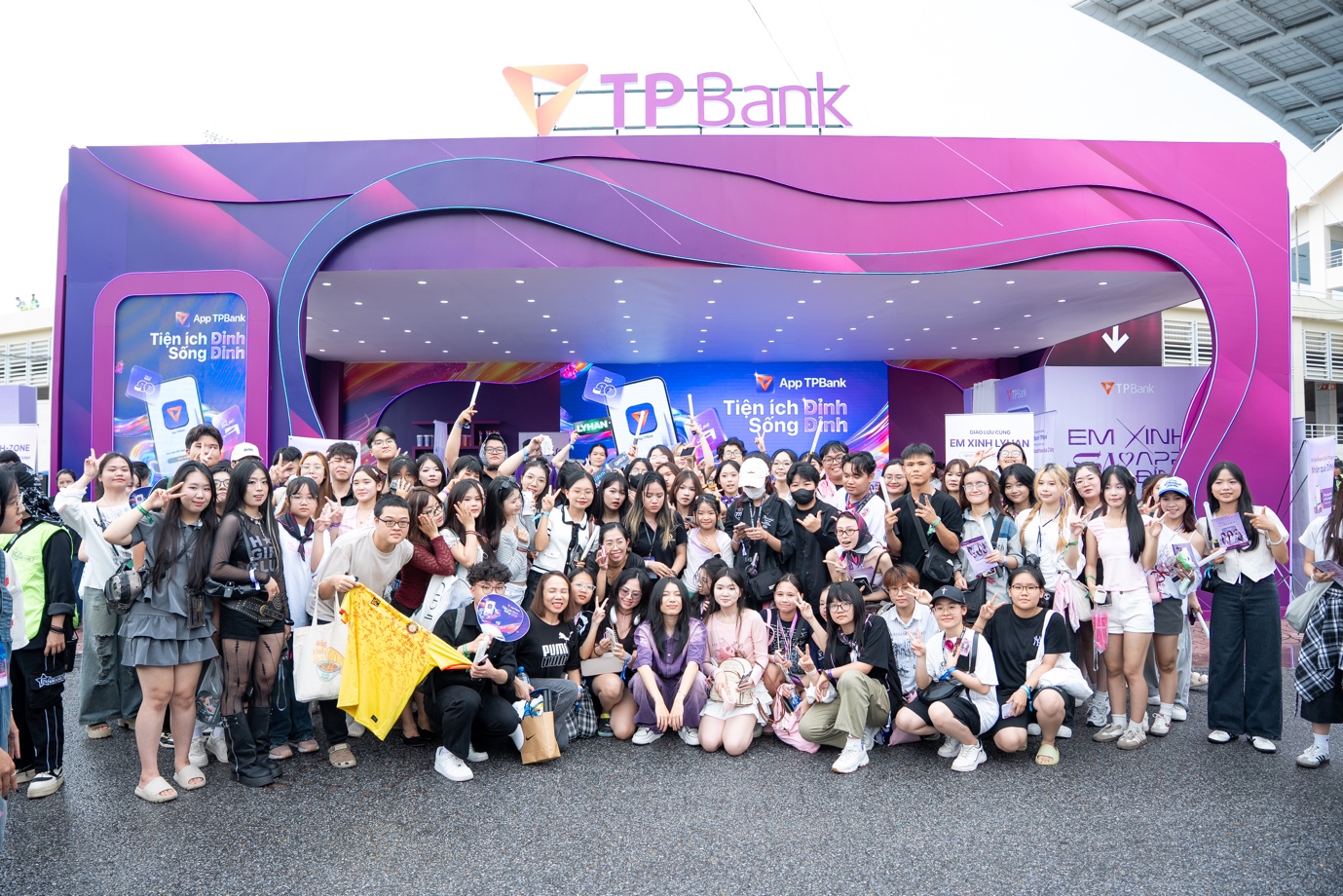 “Phải lòng” Bank Tím tại Em Xinh “Say Hi” Concert Đêm 2  - 3