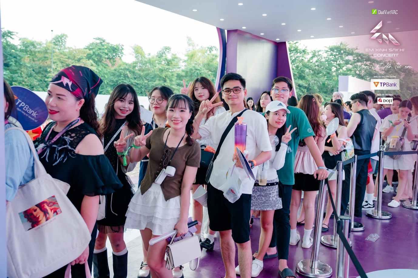 “Phải lòng” Bank Tím tại Em Xinh “Say Hi” Concert Đêm 2  - 7