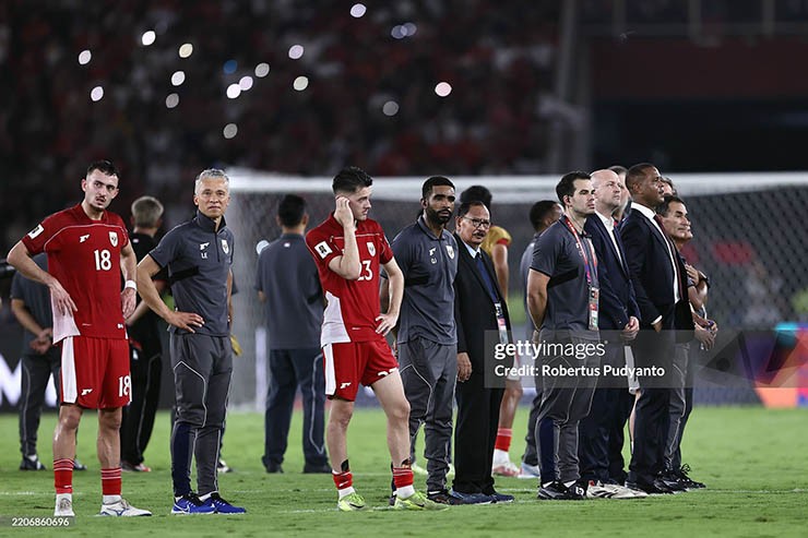 Indonesia chưa sa thải HLV Kluivert vì chủ tịch Thohir bận chuyện đám cưới - 3