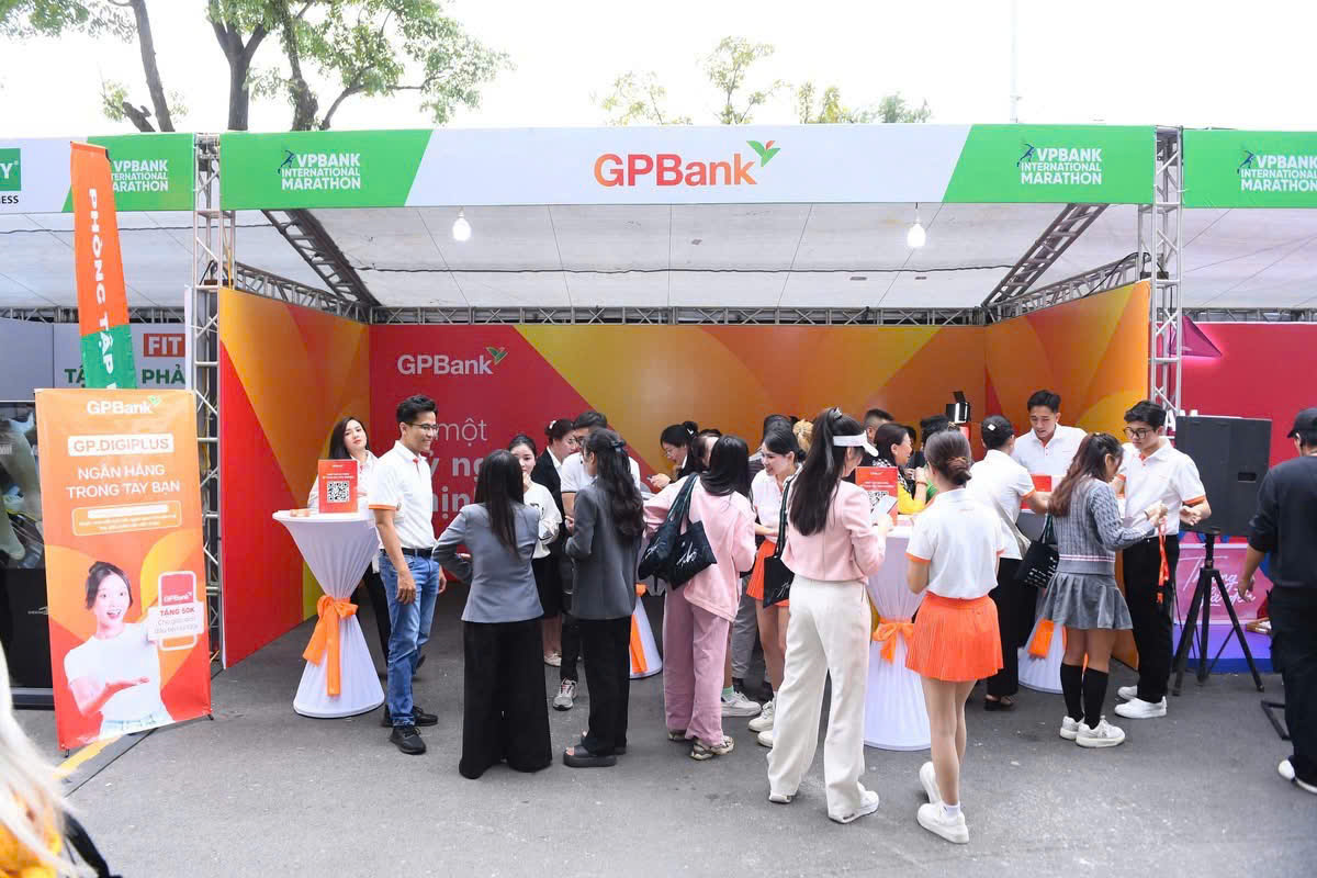 Hàng nghìn người trải nghiệm “Trạm tiếp năng lượng thịnh vượng” của GPBank tại VPIM 2025 - 1