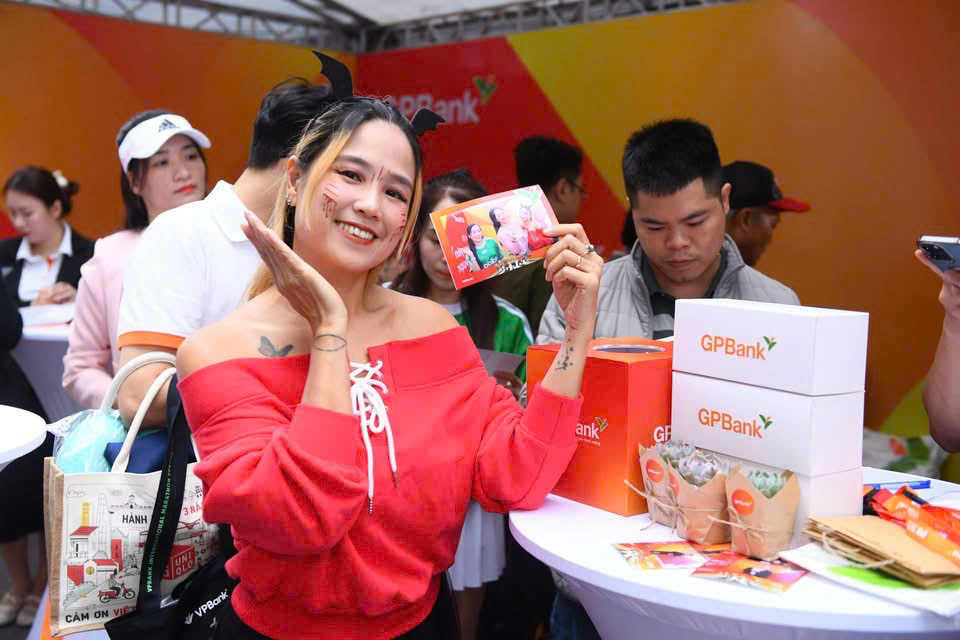 Hàng nghìn người trải nghiệm “Trạm tiếp năng lượng thịnh vượng” của GPBank tại VPIM 2025 - 2