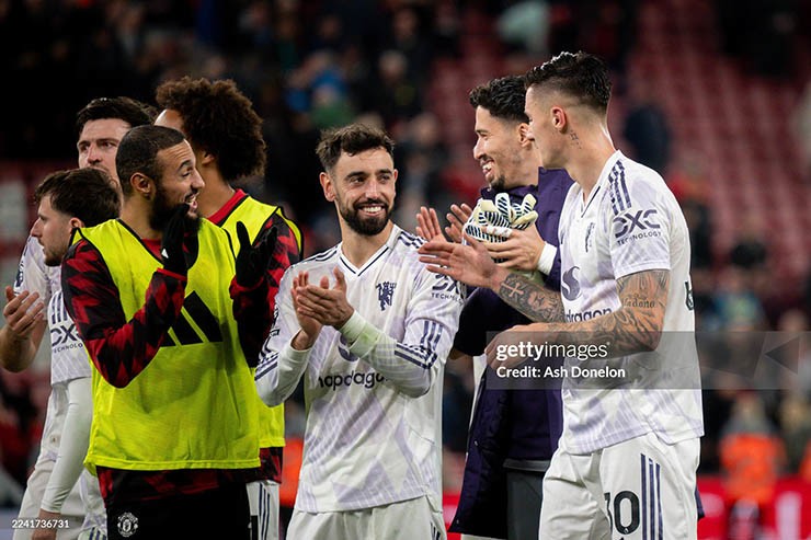 Mbeumo - Diallo biến cánh phải MU thành mũi khoan, Amorim méo mặt vì CAN 2025 - 1