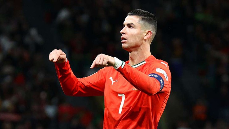 Ronaldo - Messi thách thức Dembele & Yamal ở đội hình xuất sắc nhất thế giới - 2