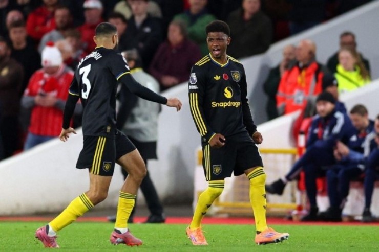 MU phơi bày “tử huyệt” trước Nottingham, giới chóp bu phải cứu Amorim - 1