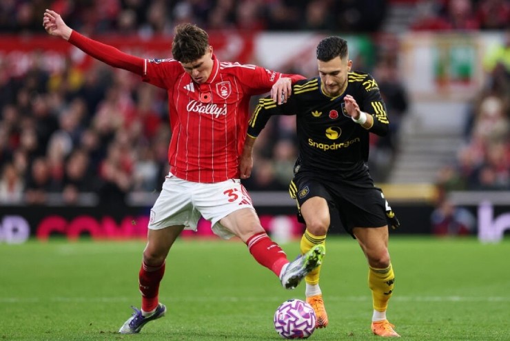 MU phơi bày “tử huyệt” trước Nottingham, giới chóp bu phải cứu Amorim - 2