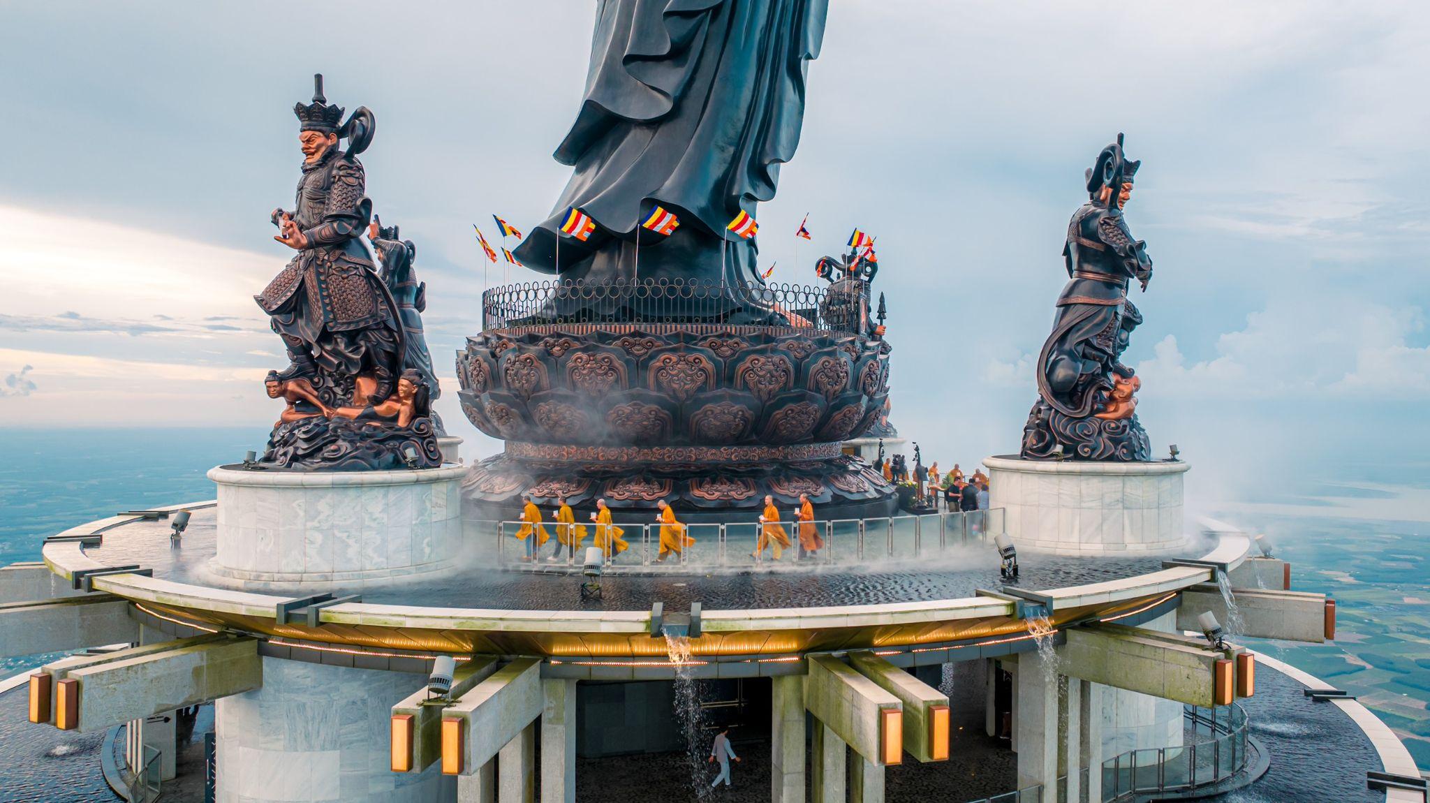 Vị khách thứ 5 triệu lên núi Bà Đen sẽ được đón mừng bằng vàng 9999 - 3