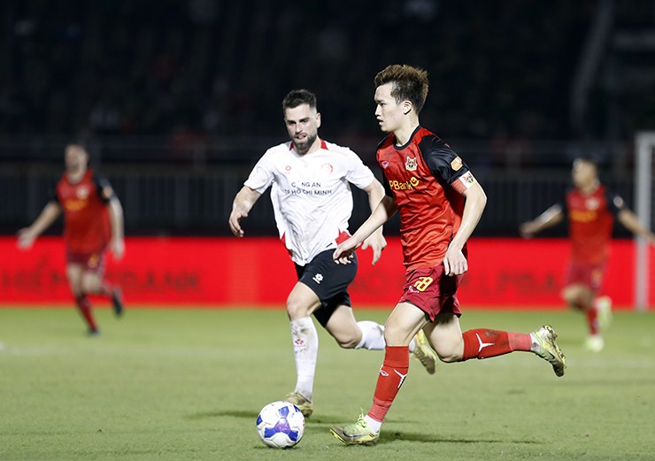 Thủ môn Văn Lâm vỡ òa như vô địch V-League khi Ninh Bình thắng nghẹt thở 4-3 - 1