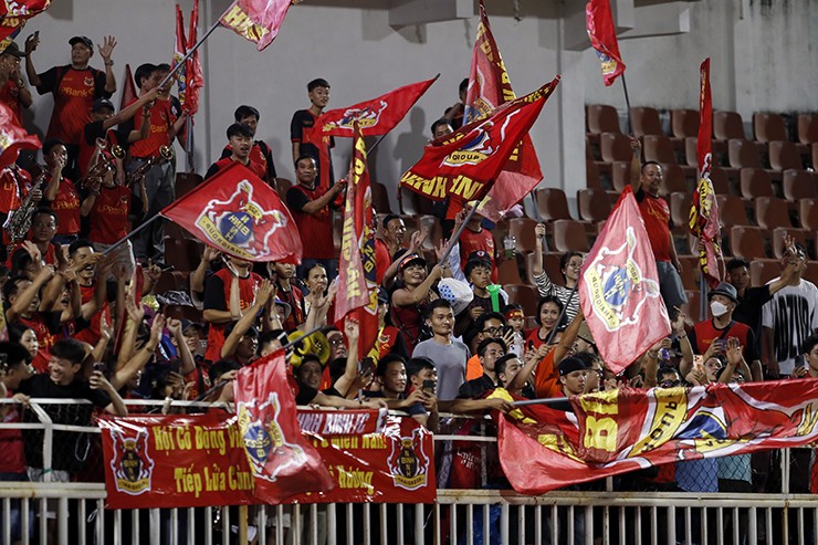 Thủ môn Văn Lâm vỡ òa như vô địch V-League khi Ninh Bình thắng nghẹt thở 4-3 - 6