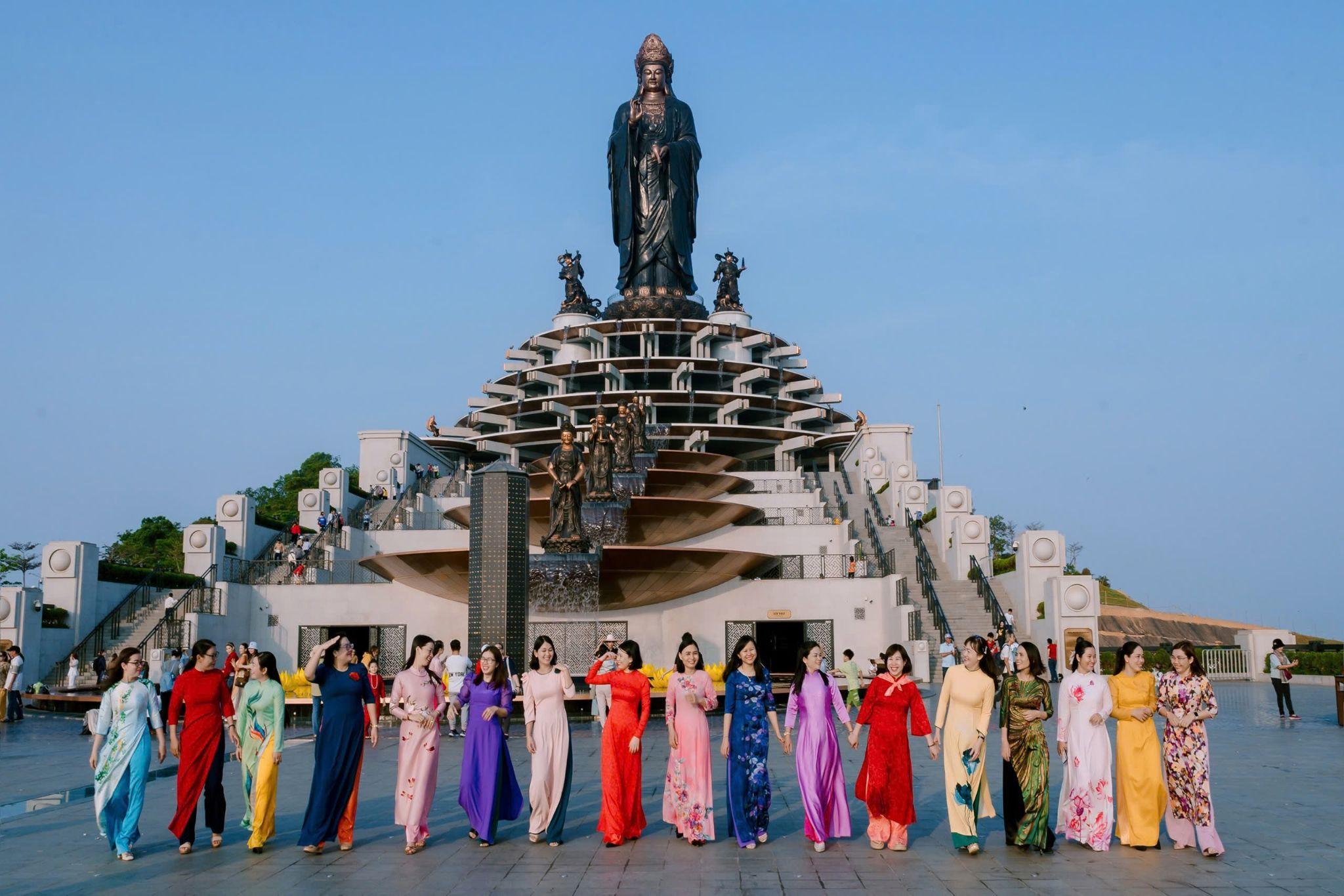 Khu du lịch núi Bà Đen ưu đãi và tặng quà đặc biệt cho giáo viên trong tháng 11 - 1