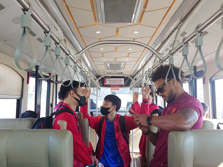 Xuân Son cực ngầu cùng ĐT Việt Nam lên đường đi đấu Lào - 22