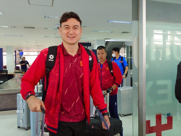 Xuân Son cực ngầu cùng ĐT Việt Nam lên đường đi đấu Lào - 4