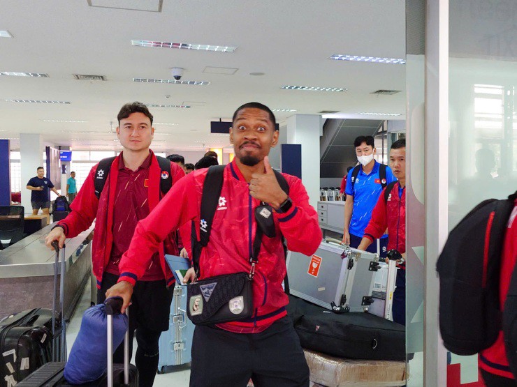 Xuân Son cực ngầu cùng ĐT Việt Nam lên đường đi đấu Lào - 1