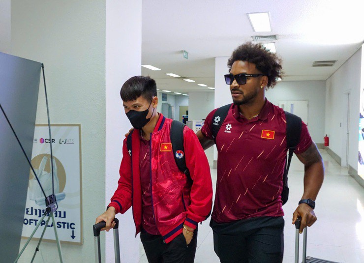 Xuân Son cực ngầu cùng ĐT Việt Nam lên đường đi đấu Lào - 11