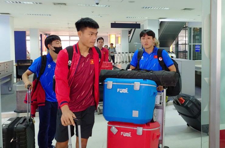 Xuân Son cực ngầu cùng ĐT Việt Nam lên đường đi đấu Lào - 5