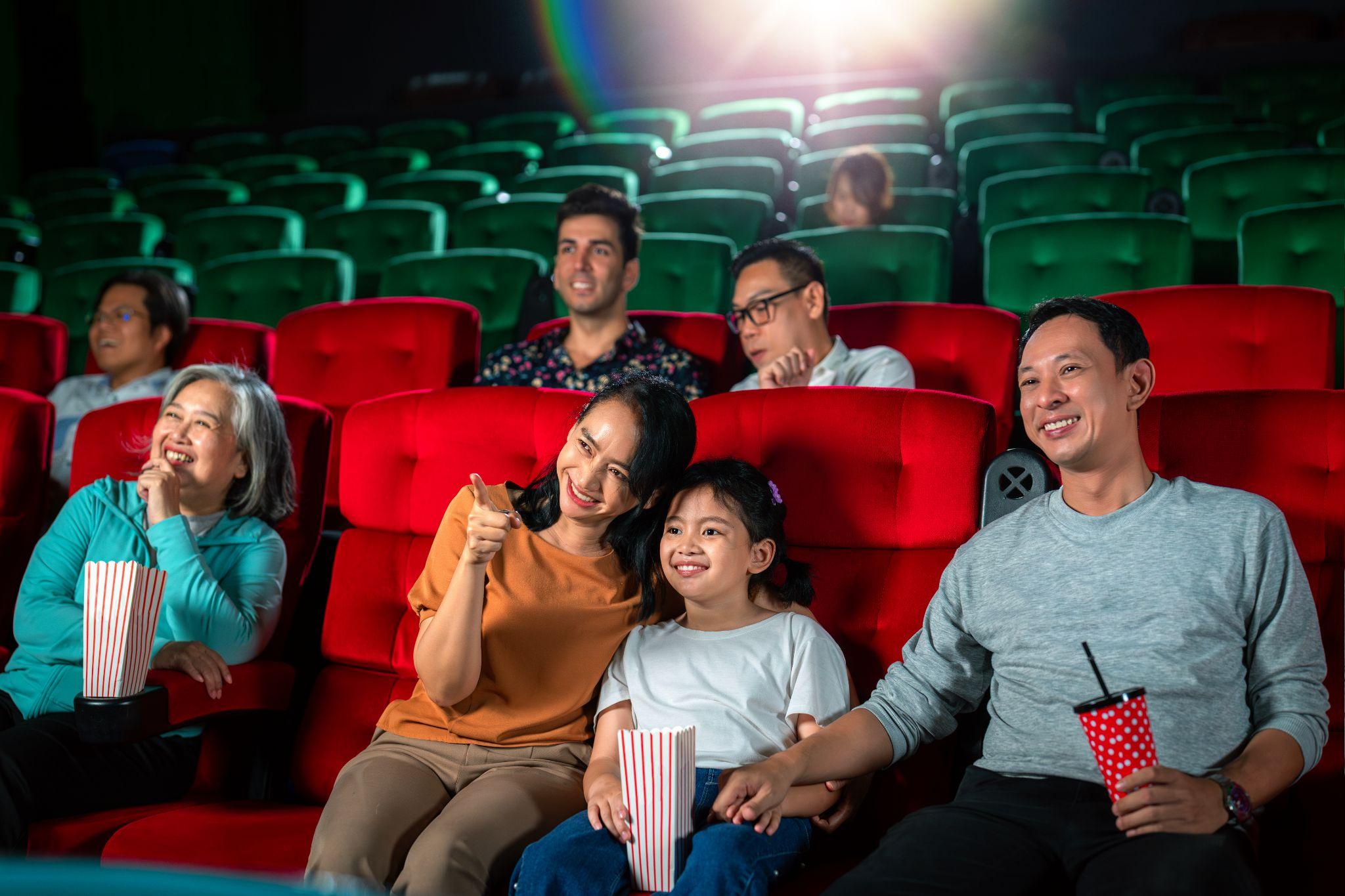 Không cần nhờ con, phụ huynh hiện đại tự đặt vé xem phim, chốt lịch giải trí - 4