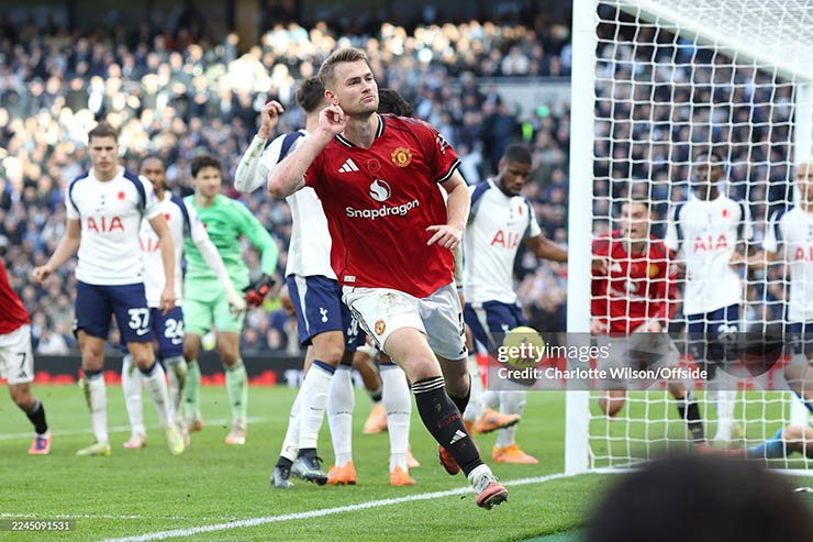 HLV Amorim: MU còn cách xa sự hoàn hảo, bảo vệ hệ thống 3-4-3 "bằng cả tính mạng" - 3