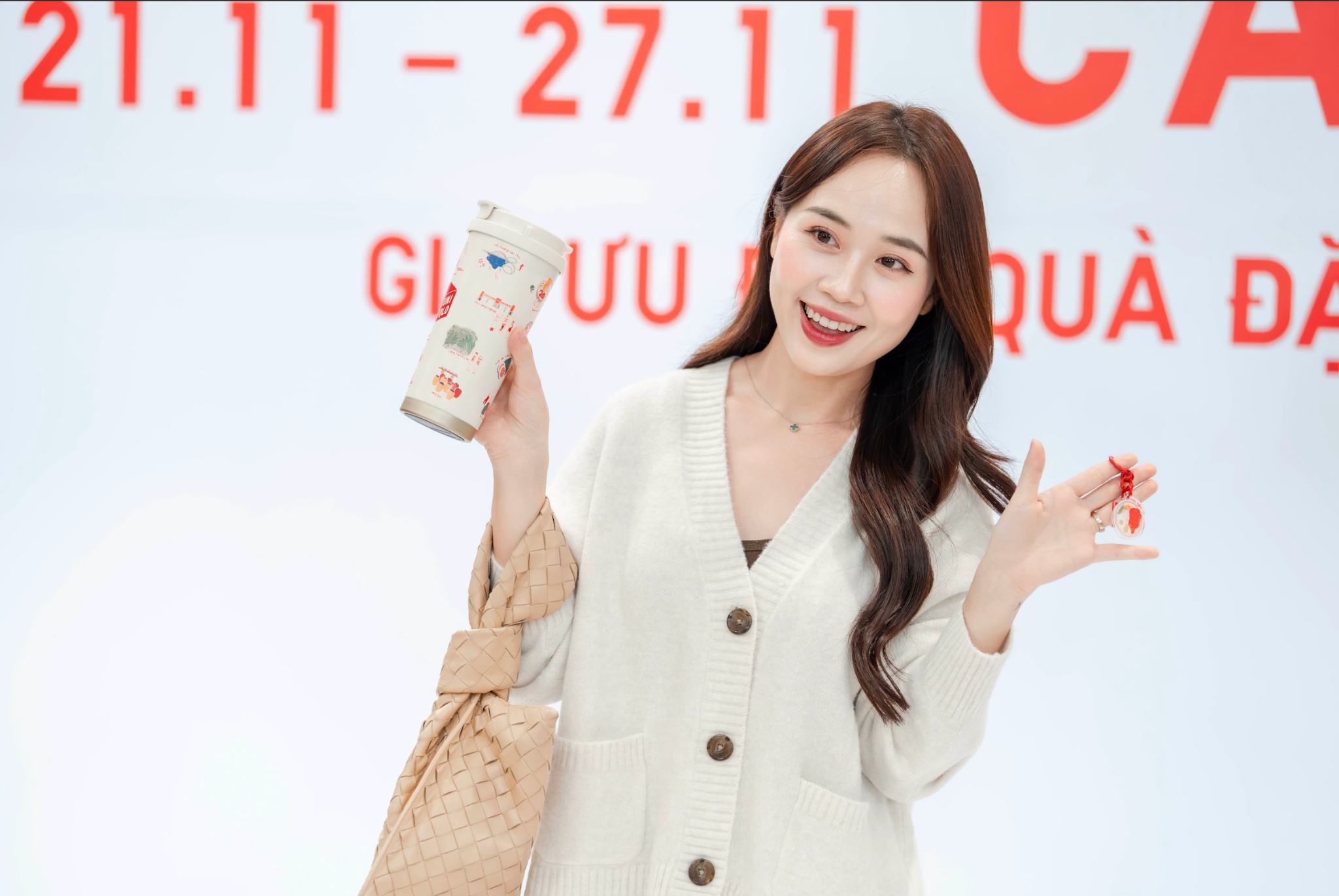 Khoai Lang Thang, Helly Tống xuất hiện tại sự kiện công bố Tuần Lễ Cảm Ơn - 6