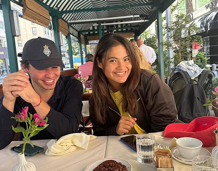 Mỹ nhân tennis Raducanu dính nghi án có bạn trai mới, Alcaraz lại bị "réo tên" - 2