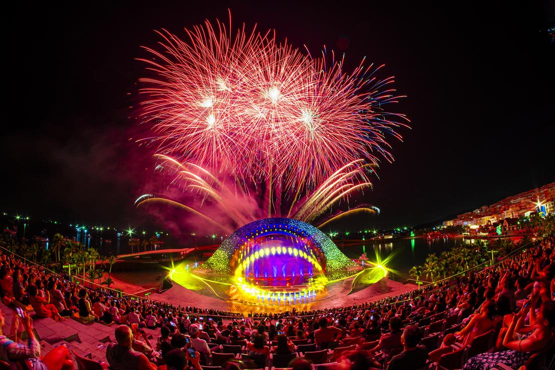 Không khí Giáng sinh ngập tràn Thị trấn Hoàng Hôn, Phú Quốc mùa đẹp nhất năm - 4