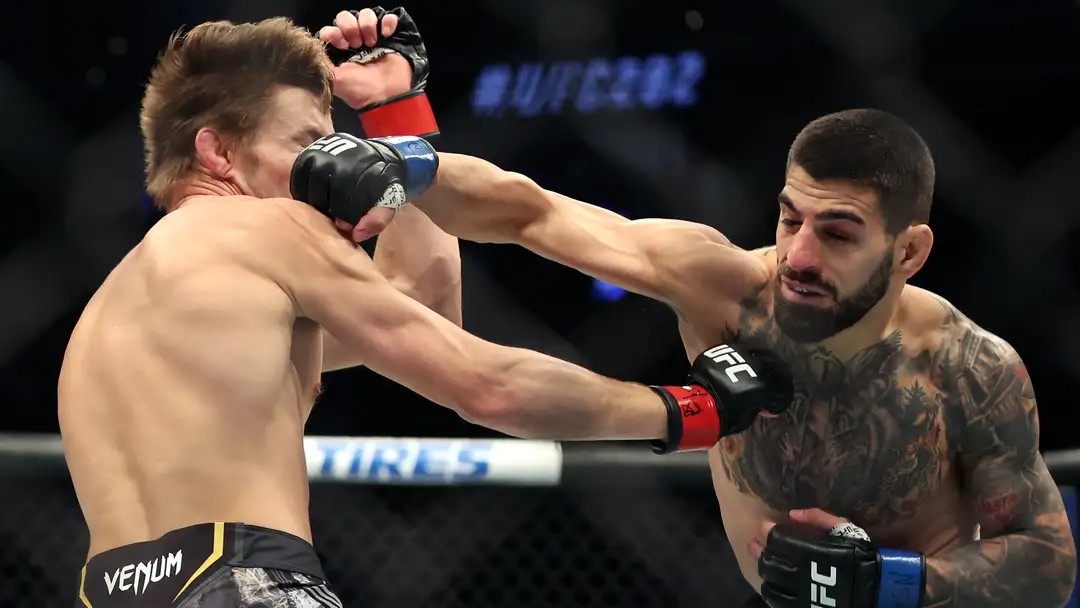 Ronaldo bất ngờ lấn sân sang đấu võ MMA, gửi lời chúc mừng U17 Bồ Đào Nha - 2