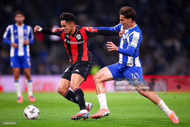 Nóng bảng xếp hạng Europa League: 3 đội cùng 12 điểm, đội cùng chủ MU toàn thua - 1