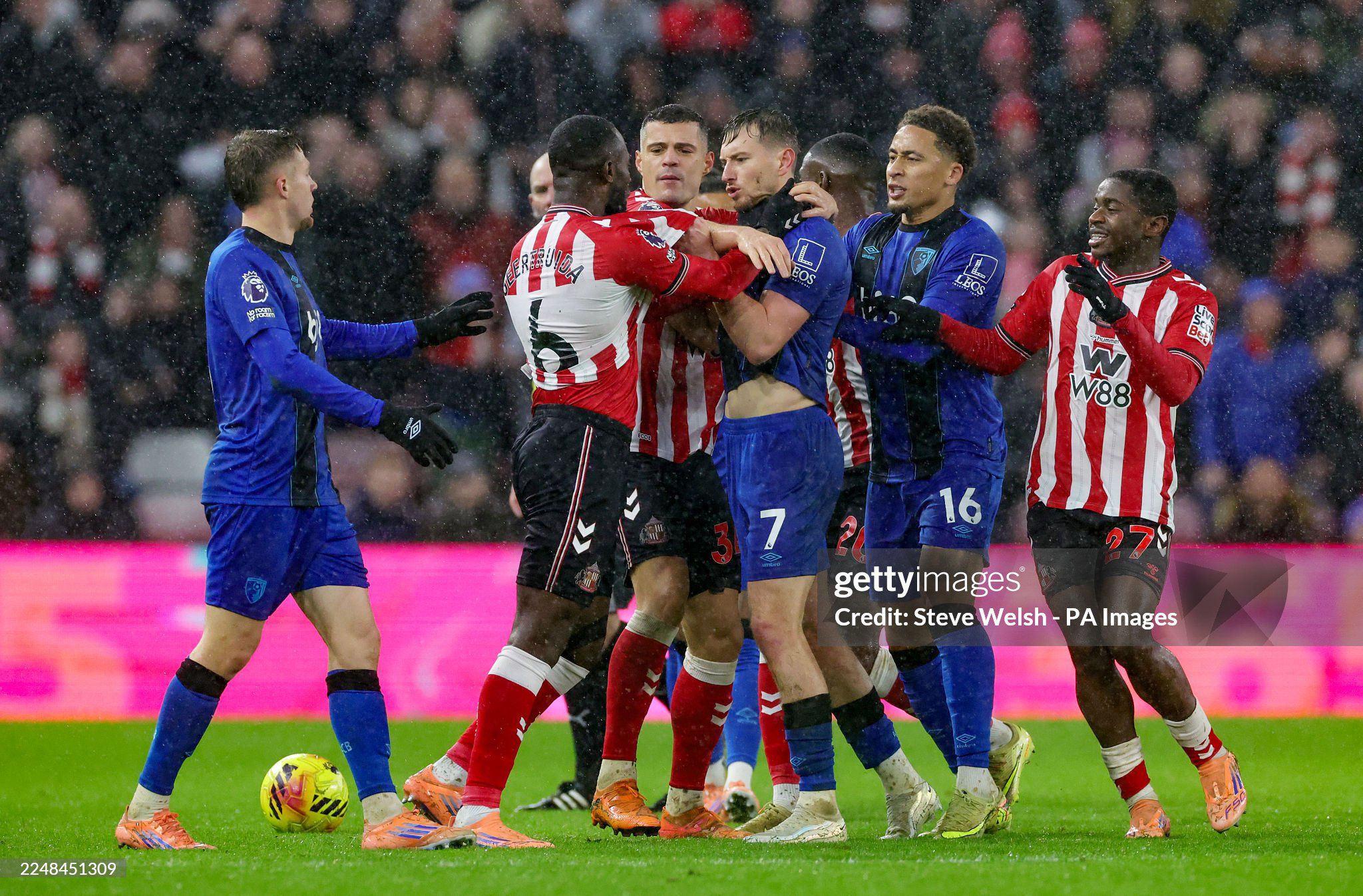 Kết quả bóng đá Sunderland - Bournemouth: Cơn mưa bàn thắng & thẻ phạt (Ngoại hạng Anh) - 1