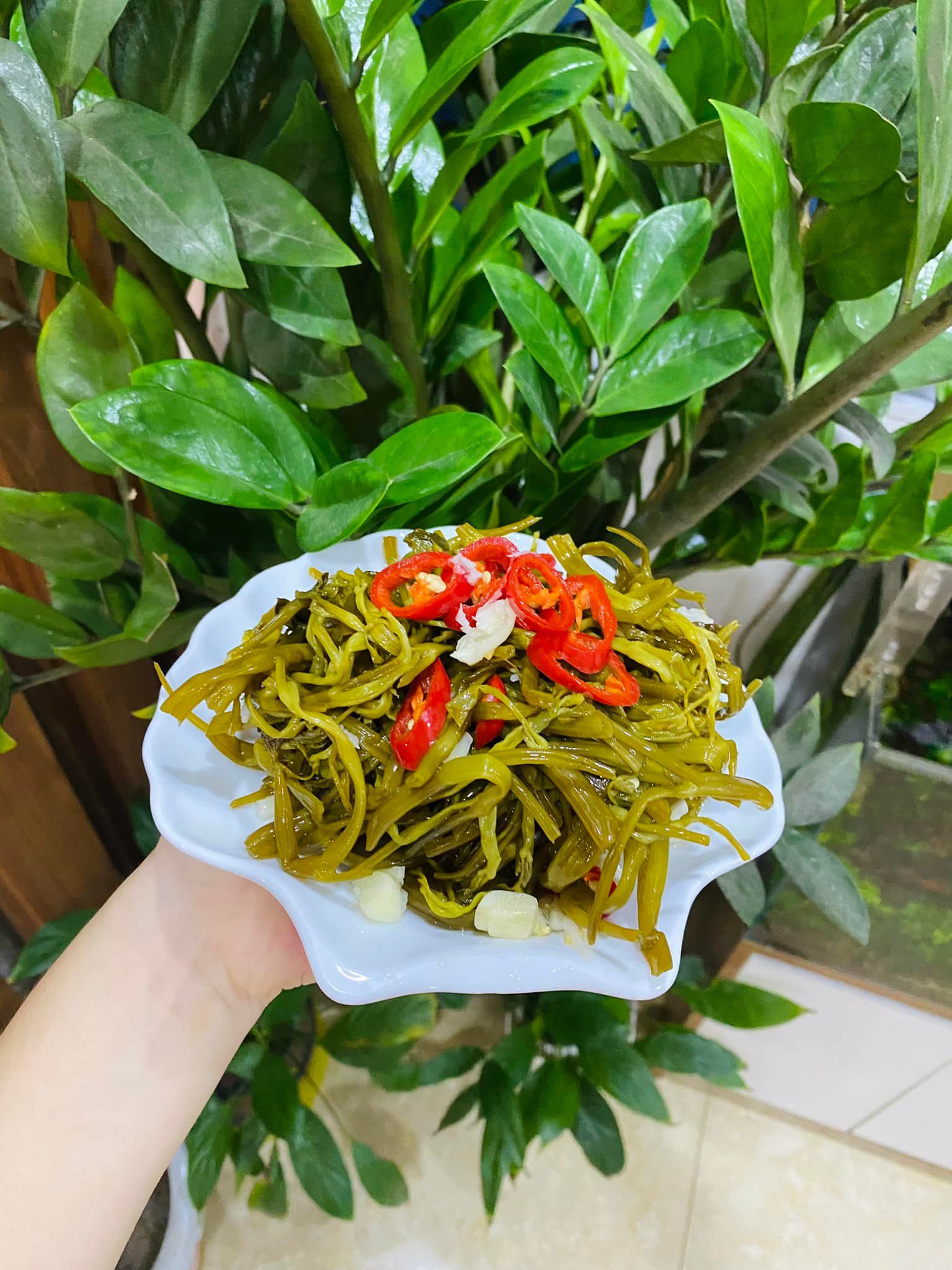 Rau muống không chỉ luộc với xào, làm món này lạ miệng hao cơm - 1