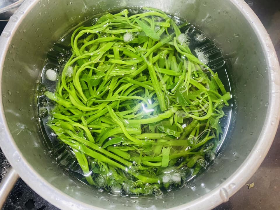 Rau muống không chỉ luộc với xào, làm món này lạ miệng hao cơm - 5