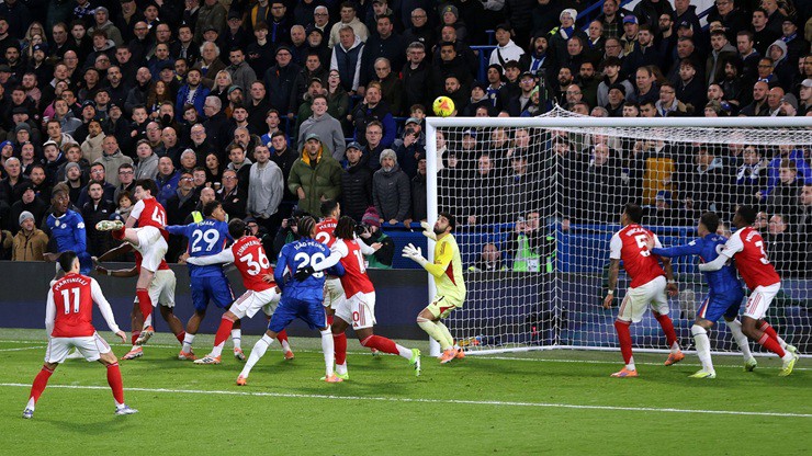 VAR Ngoại hạng Anh gây tranh cãi: Arsenal - Liverpool bị xử ép, Chelsea hưởng lợi - 2