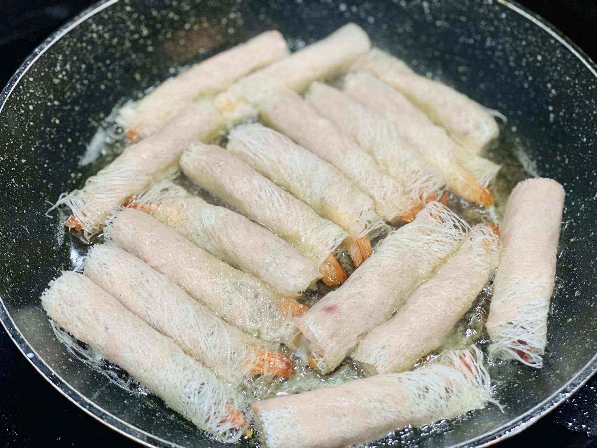 Tôm siêu giàu canxi, mẹ làm món này con ăn không muốn dừng - 5