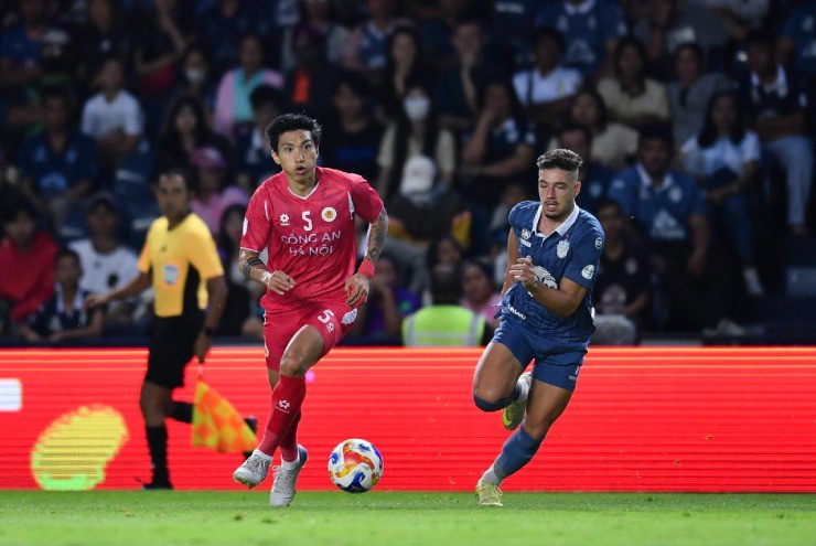 Văn Hậu tái xuất sau hơn 2 năm, khóa chặt sao Brazil 61 tỷ đồng trên đất Thái - 1