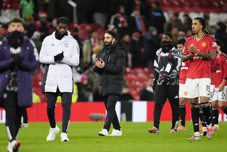 MU liên tục đánh rơi lợi thế, quyết định thay người của Amorim có vấn đề? - 1