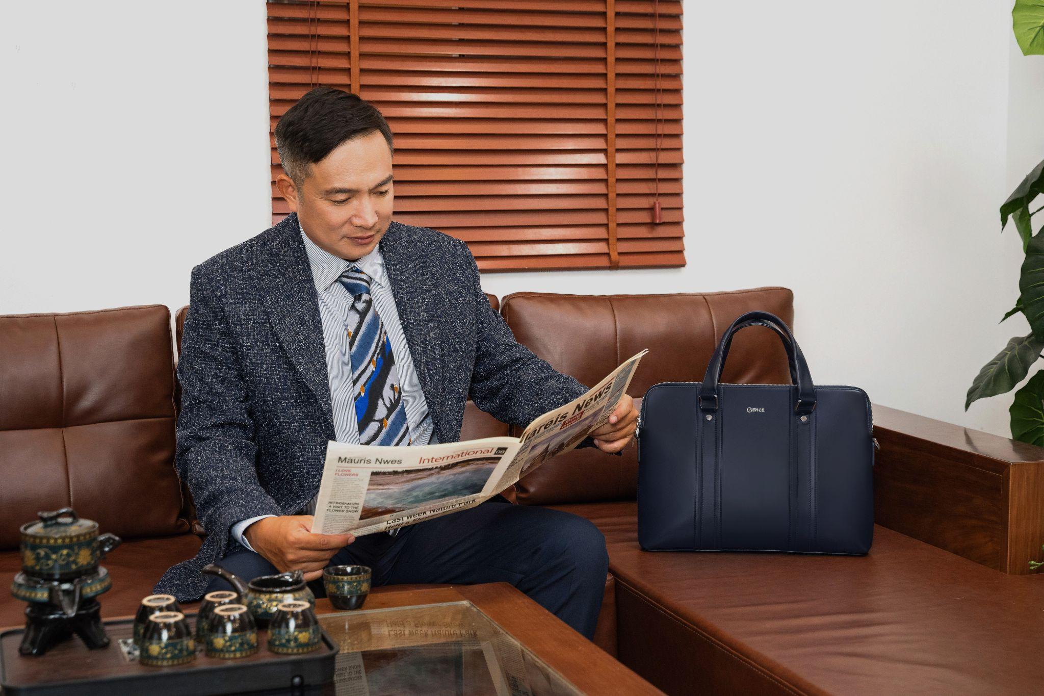 GENCE nâng tầm trải nghiệm mua sắm túi da nam cao cấp với công nghệ NFC - 2