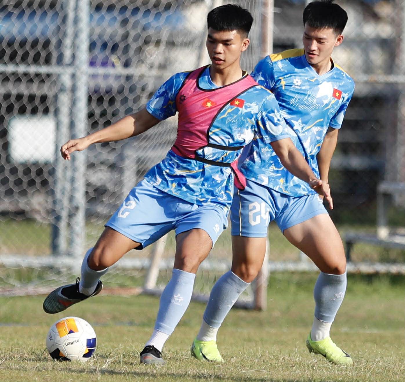 “Cậu út” U22 Việt Nam kể chuyện vừa đá SEA Games 33 vừa học đại học - 2