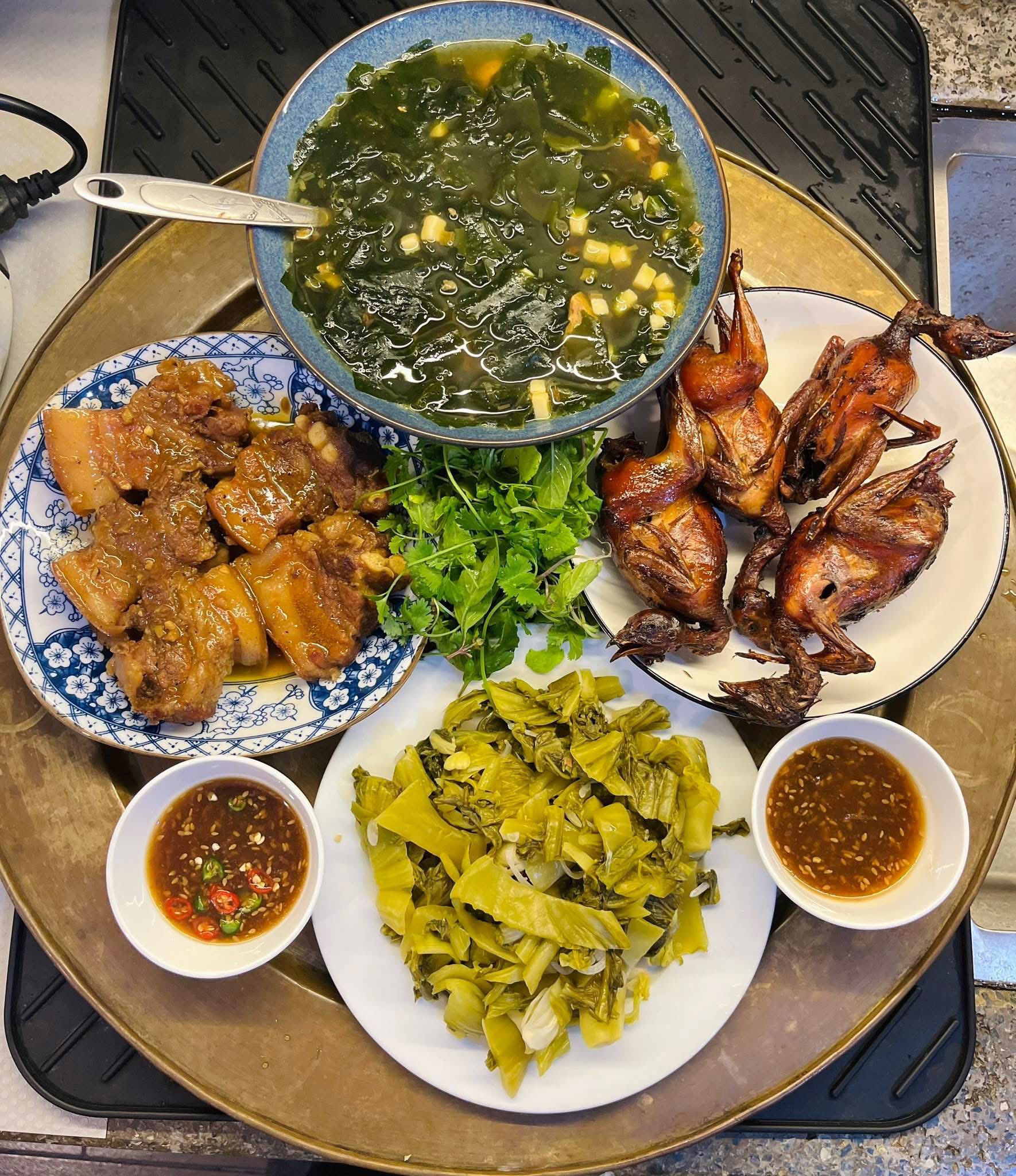 Mâm cơm mùa đông xứ Nghệ chỉ nhìn thôi đã muốn về nhà ăn cơm - 1