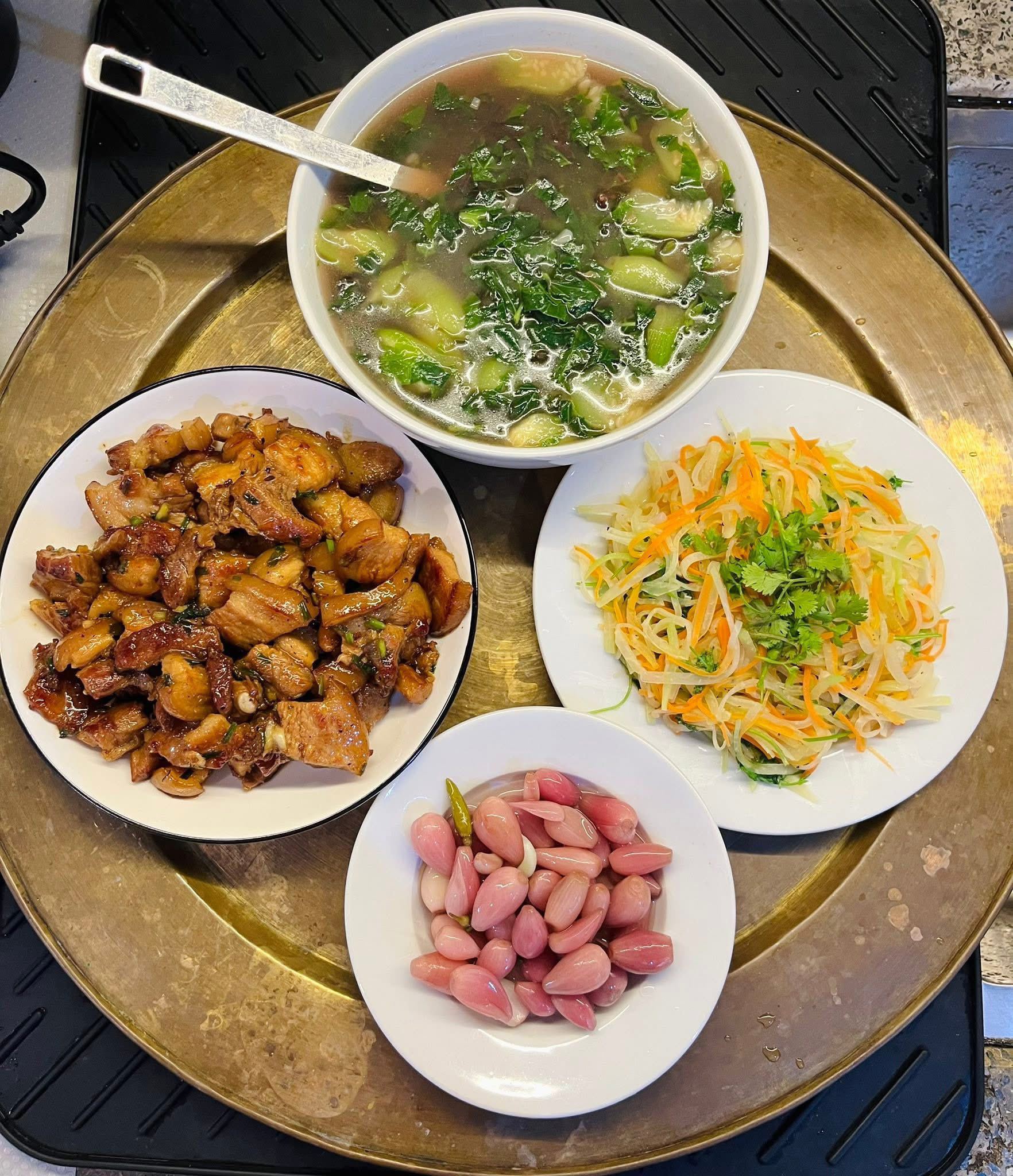 Mâm cơm mùa đông xứ Nghệ chỉ nhìn thôi đã muốn về nhà ăn cơm - 17