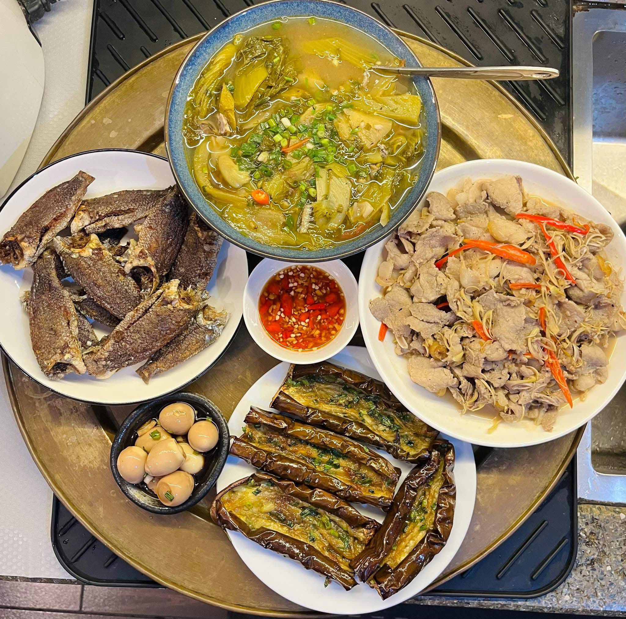 Mâm cơm mùa đông xứ Nghệ chỉ nhìn thôi đã muốn về nhà ăn cơm - 3