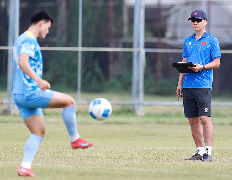 U22 Việt Nam ráo riết rèn bóng bổng trước trận quyết đấu Malaysia - 3