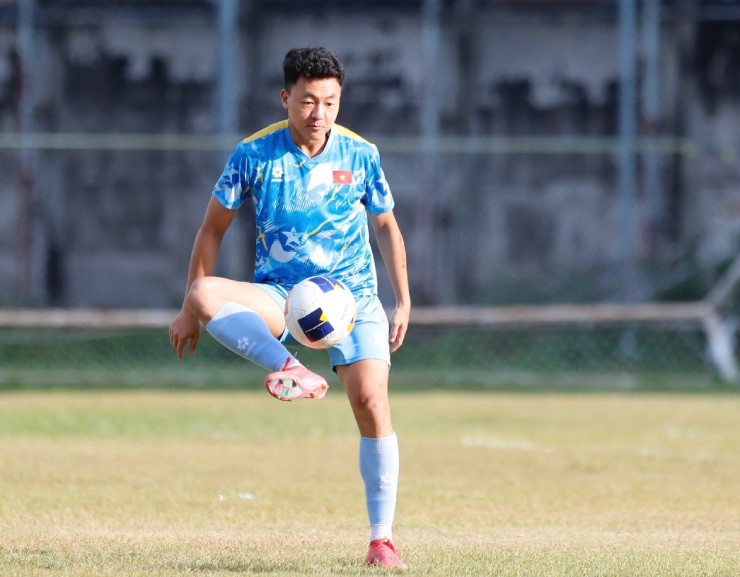 Thầy Kim mang sa bàn ra sân họp khẩn, bày kế giúp U22 Việt Nam hạ Malaysia - 8