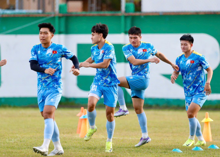 Thầy Kim mang sa bàn ra sân họp khẩn, bày kế giúp U22 Việt Nam hạ Malaysia - 5