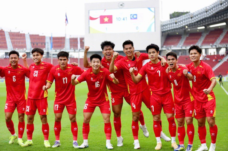 U22 Việt Nam biến hóa như "tắc kè hoa", thầy Kim đề dành chiêu độc cho bán kết? - 3